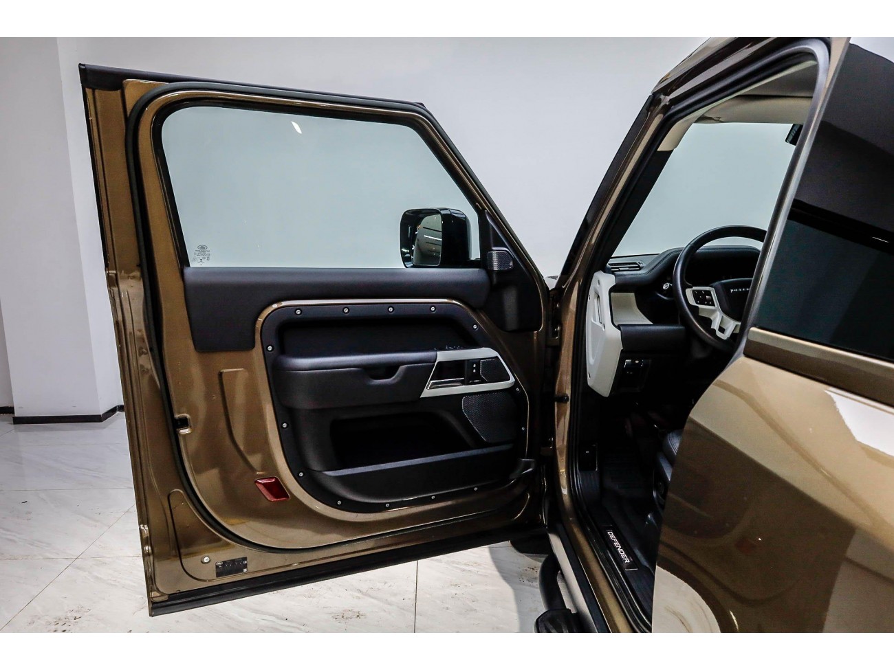 Land Rover Defender 2023