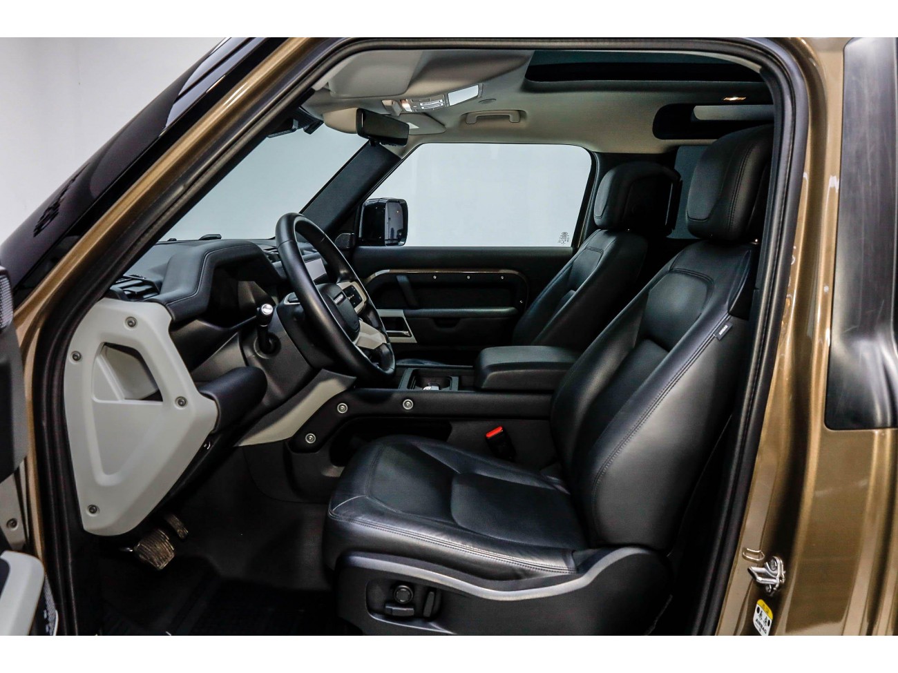 Land Rover Defender 2023