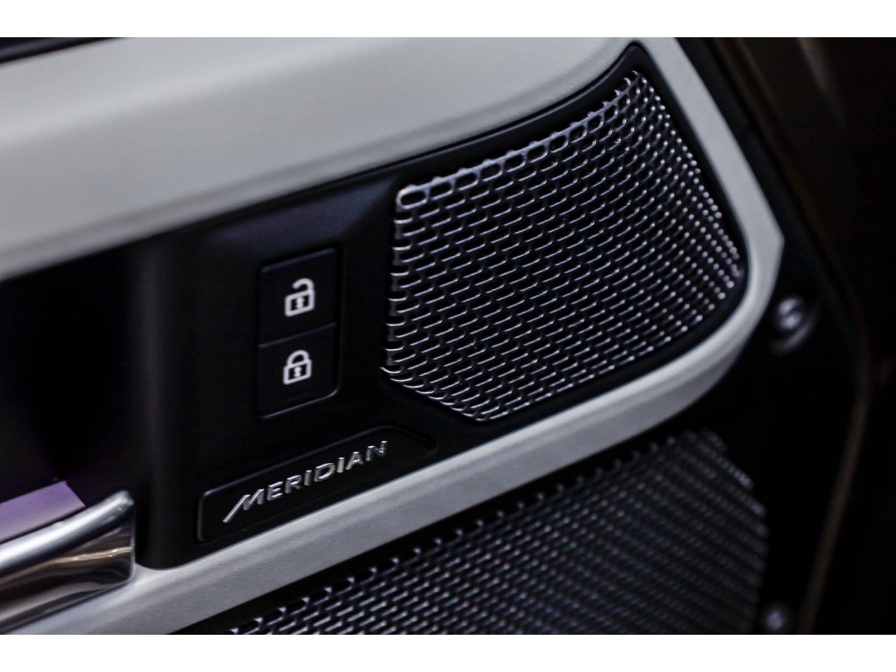 Land Rover Defender 2023