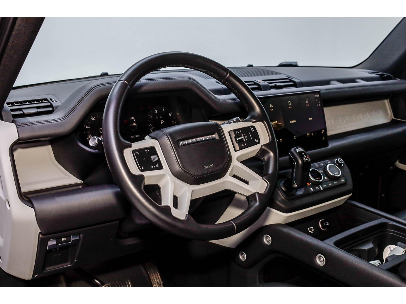 Land Rover Defender 2023