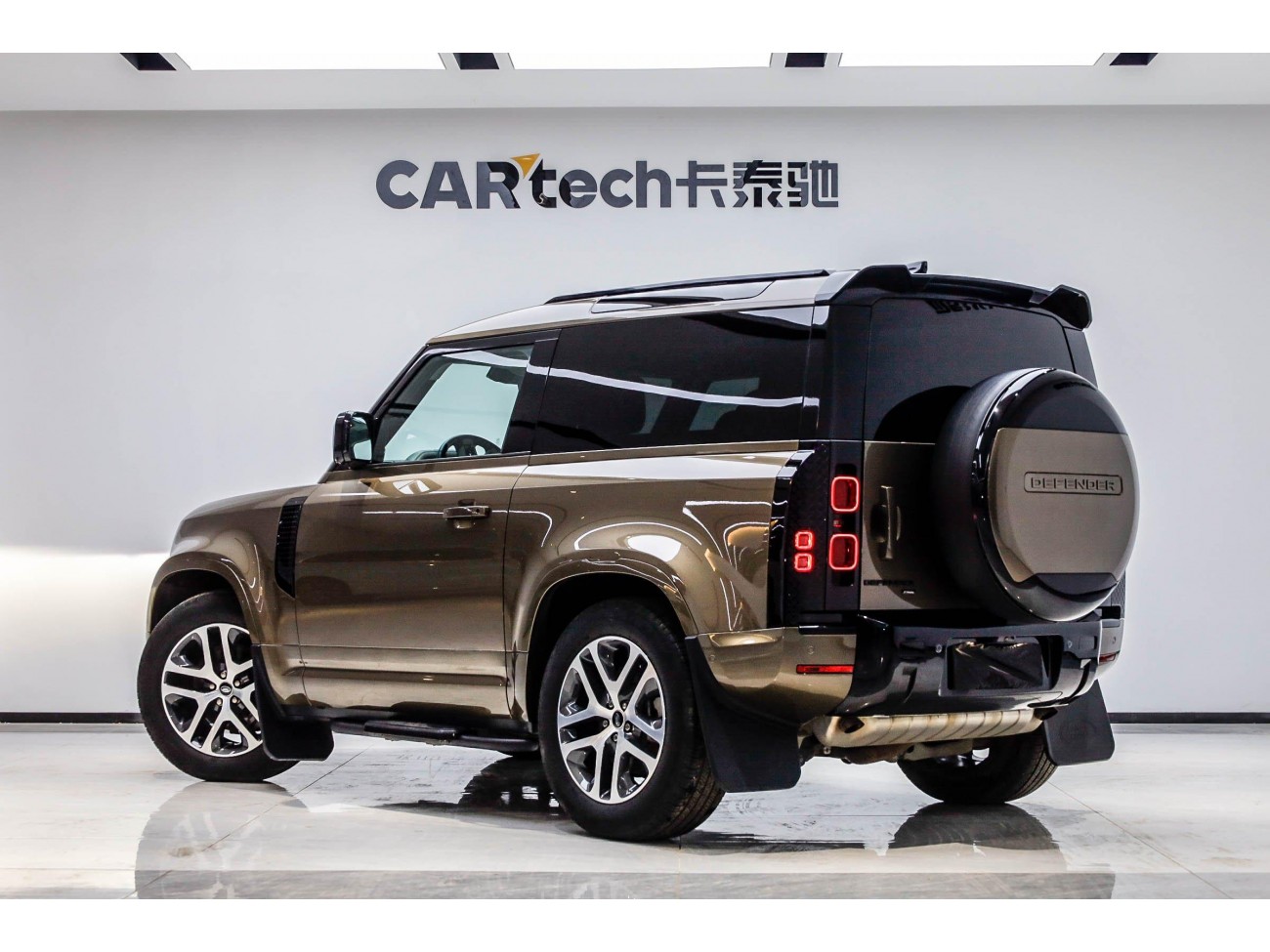 Land Rover Defender 2023