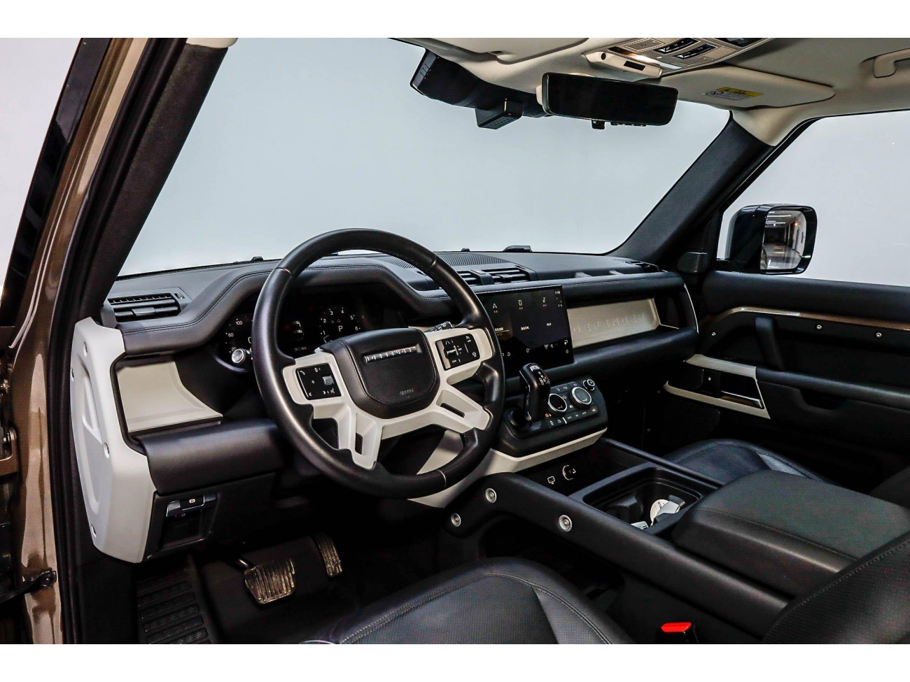 Land Rover Defender 2023