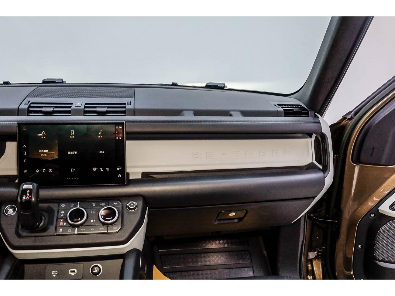 Land Rover Defender 2023