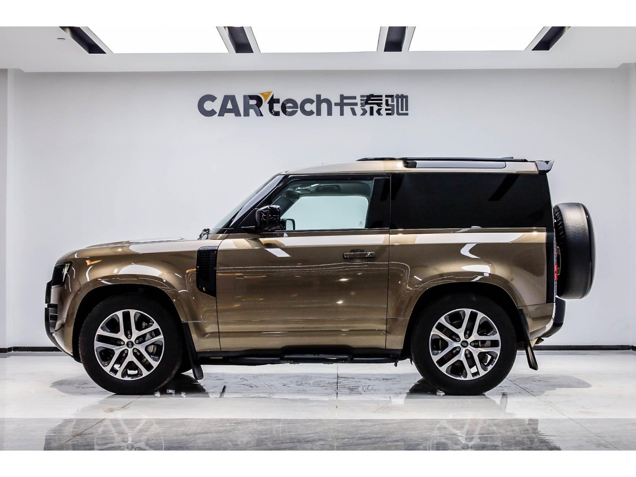 Land Rover Defender 2023