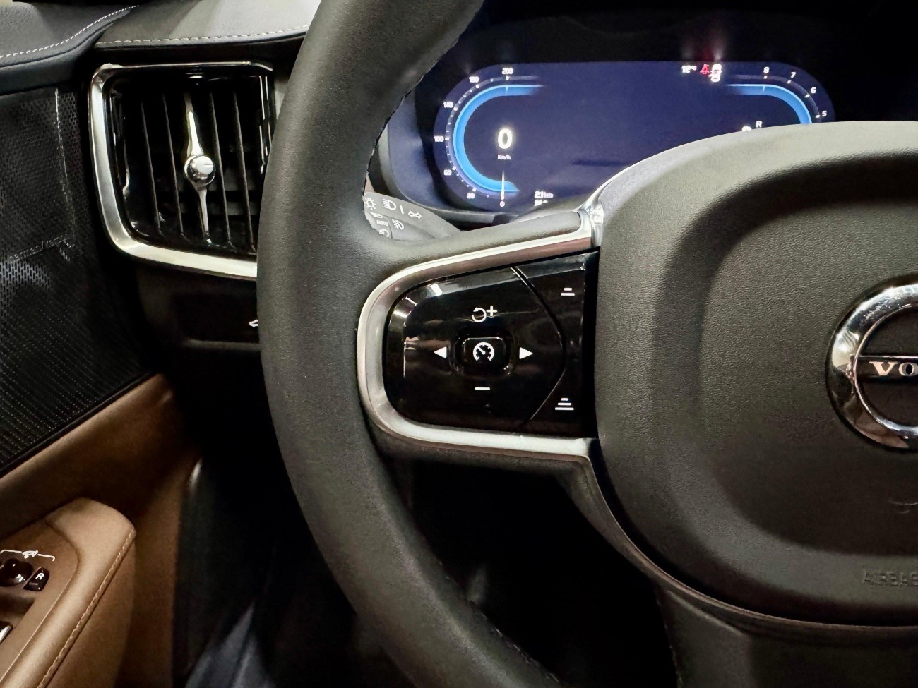 Volvo S90 2025