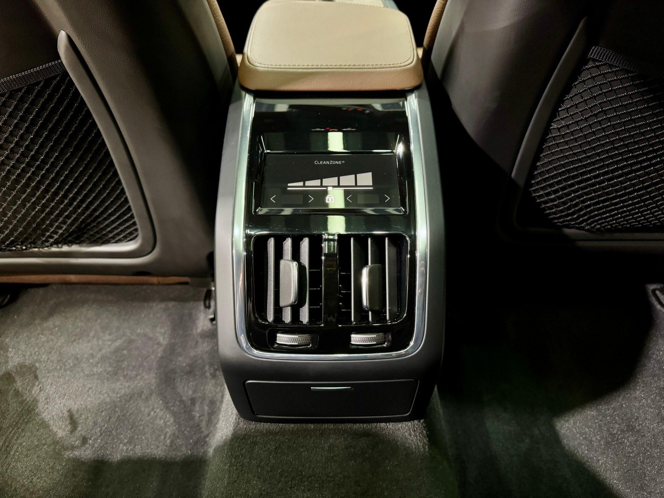 Volvo S90 2025