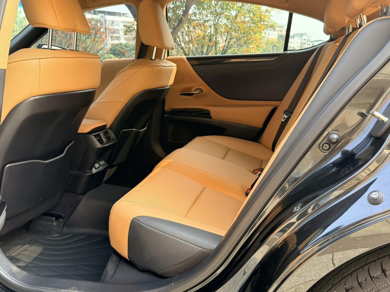 Lexus ES 200 2024