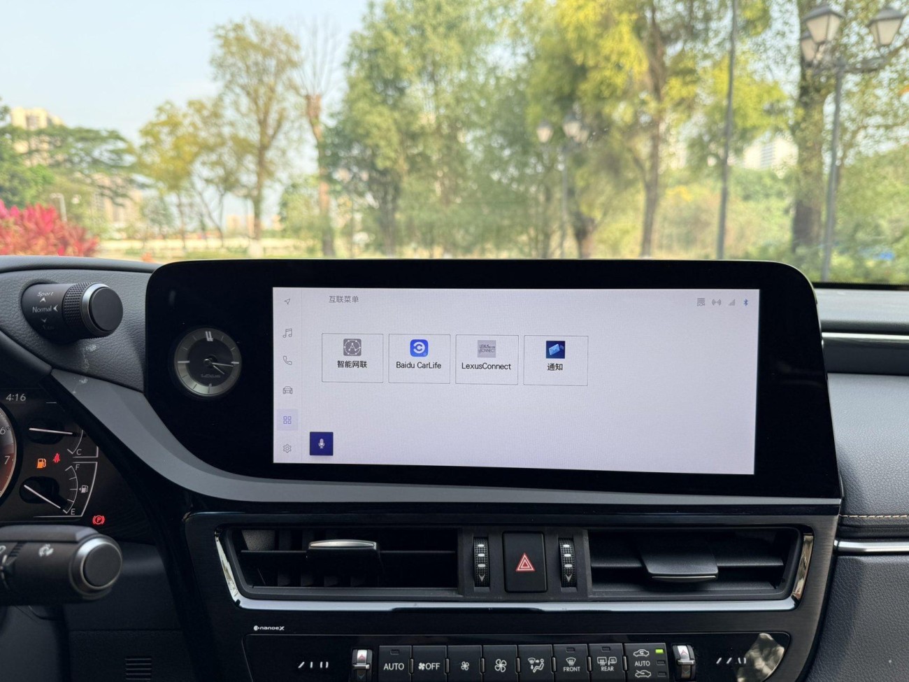 Lexus ES 200 2024