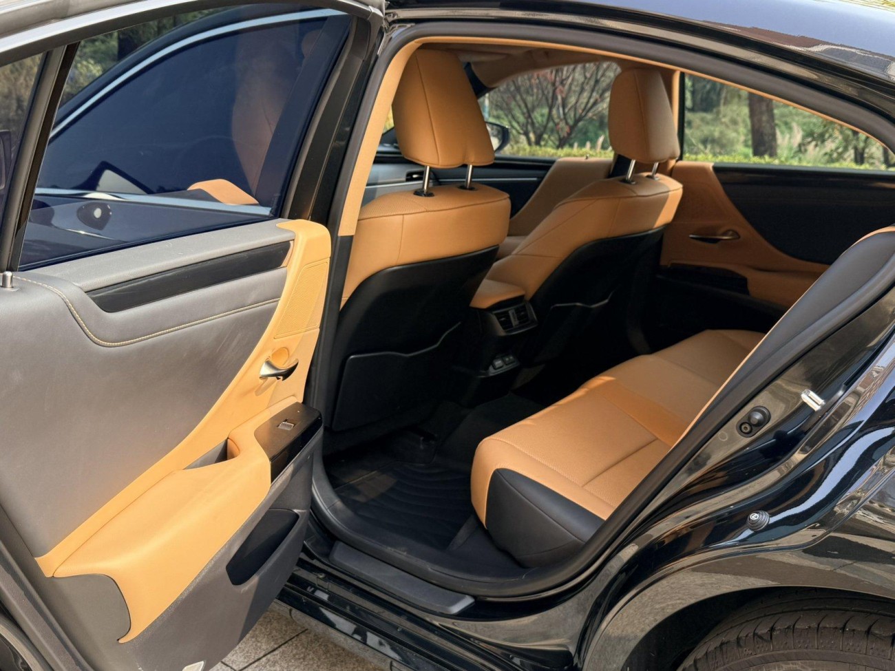 Lexus ES 200 2024