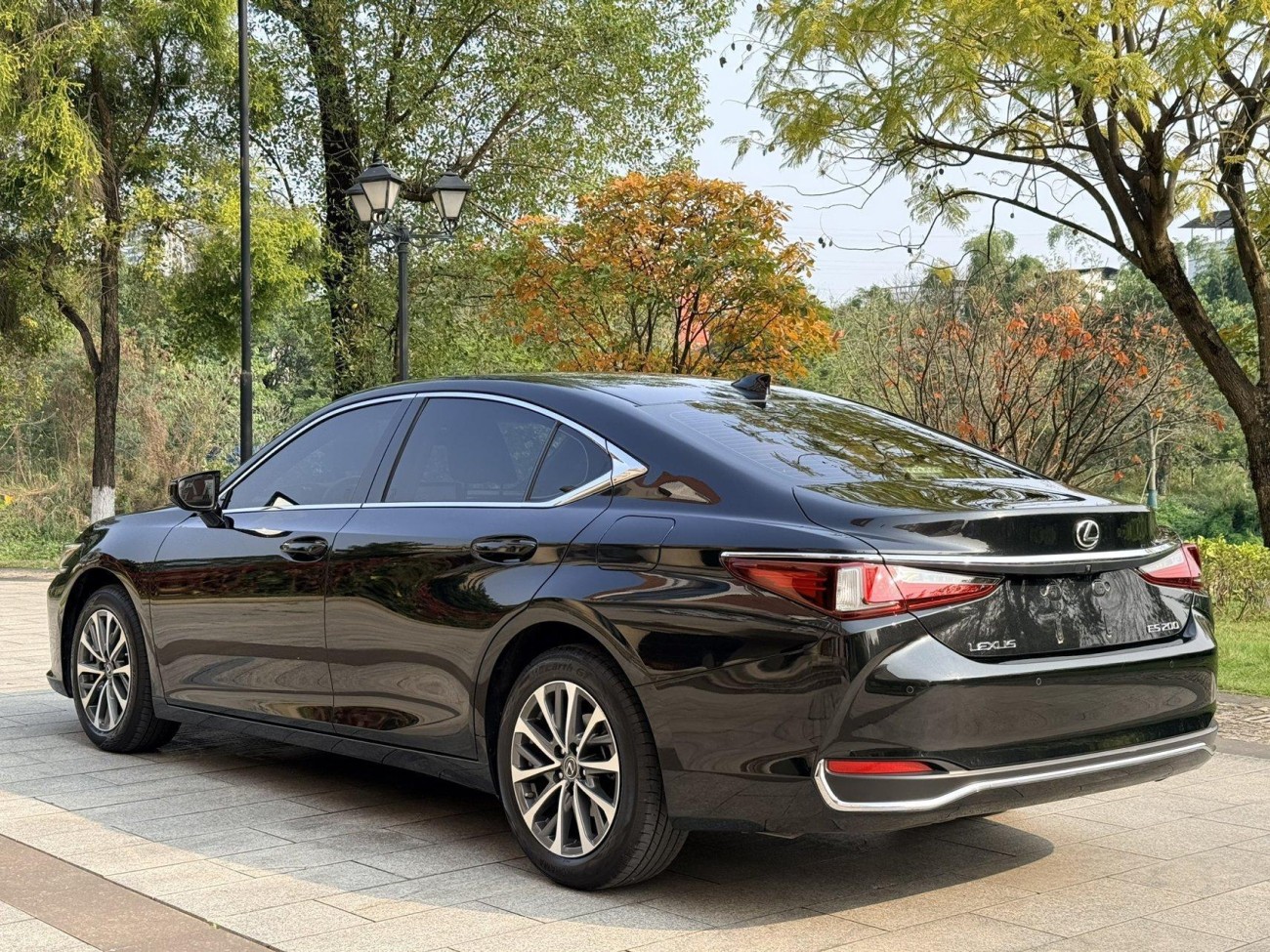 Lexus ES 200 2024