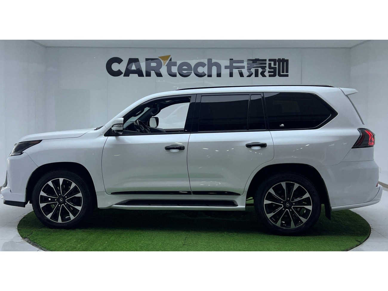 Lexus LX 570 2022