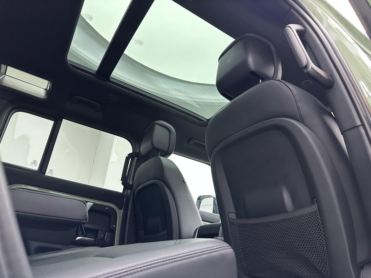 Land Rover Defender 2023