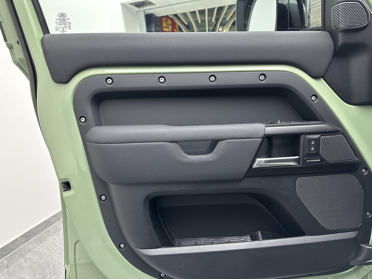 Land Rover Defender 2023