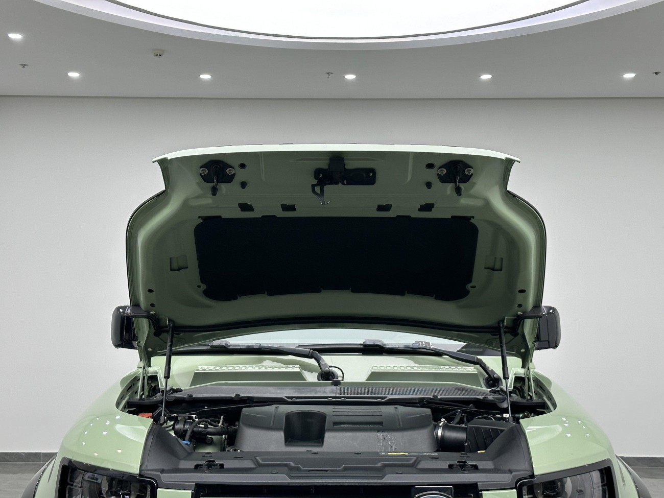 Land Rover Defender 2023