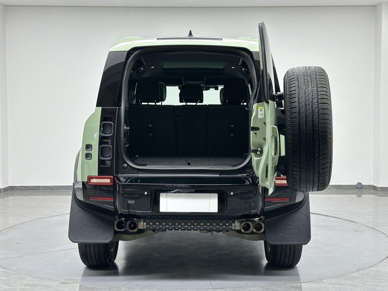 Land Rover Defender 2023