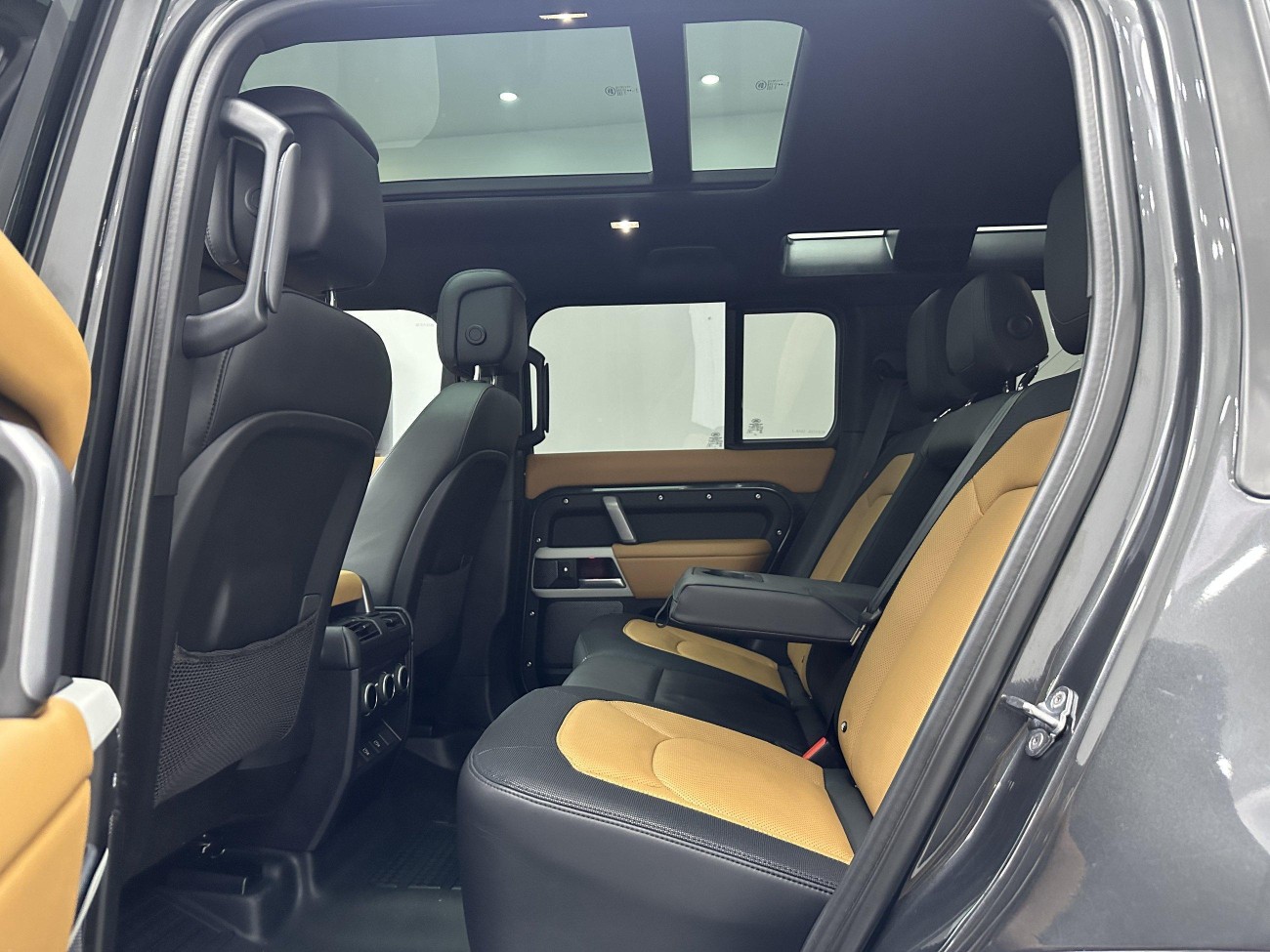 Land Rover Defender 2024