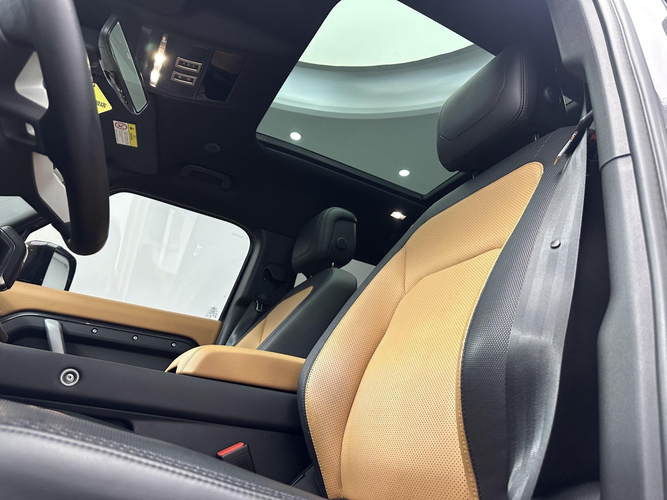 Land Rover Defender 2024