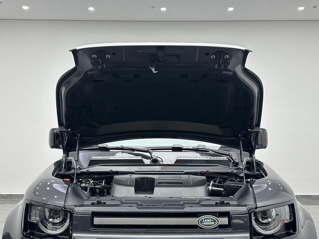 Land Rover Defender 2024
