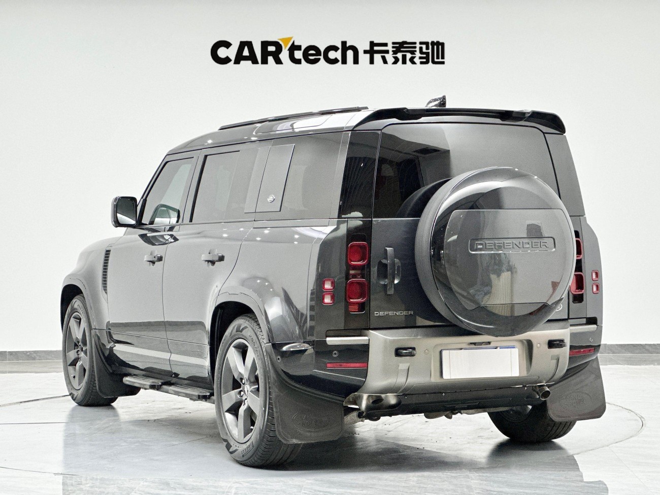 Land Rover Defender 2024