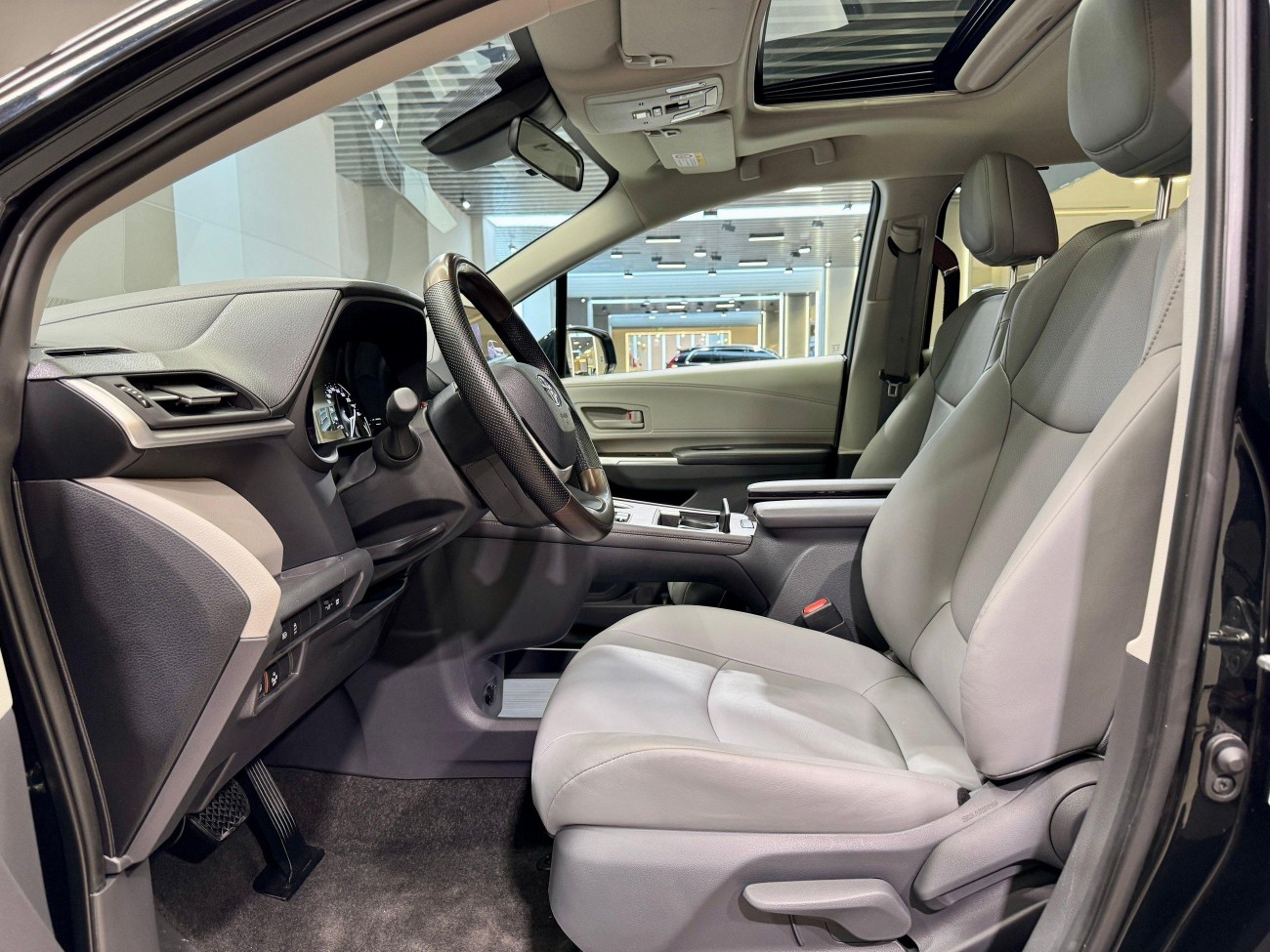 Toyota Granvia 2024