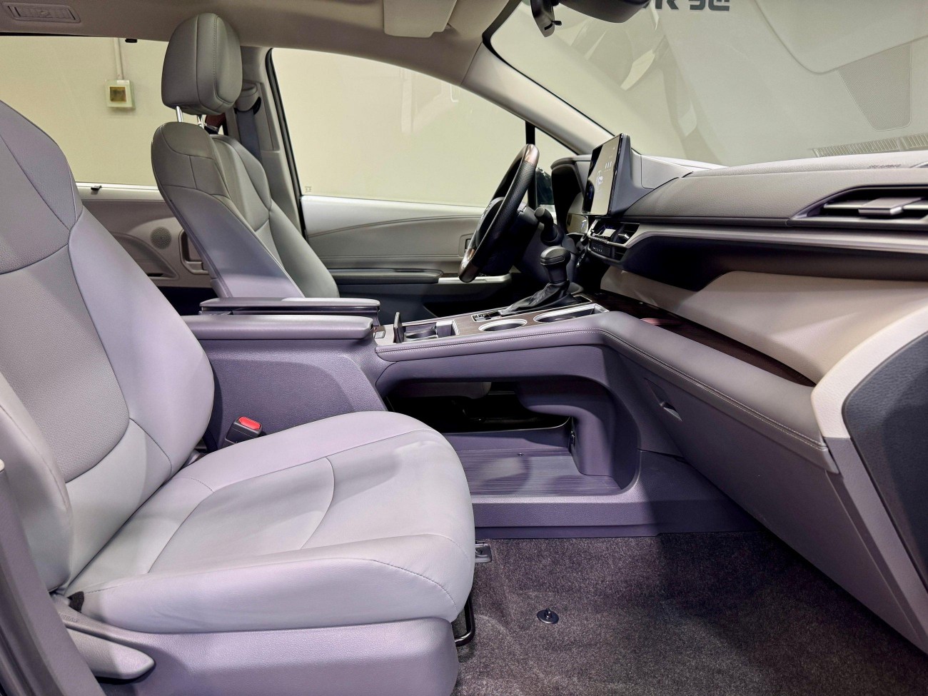 Toyota Granvia 2024