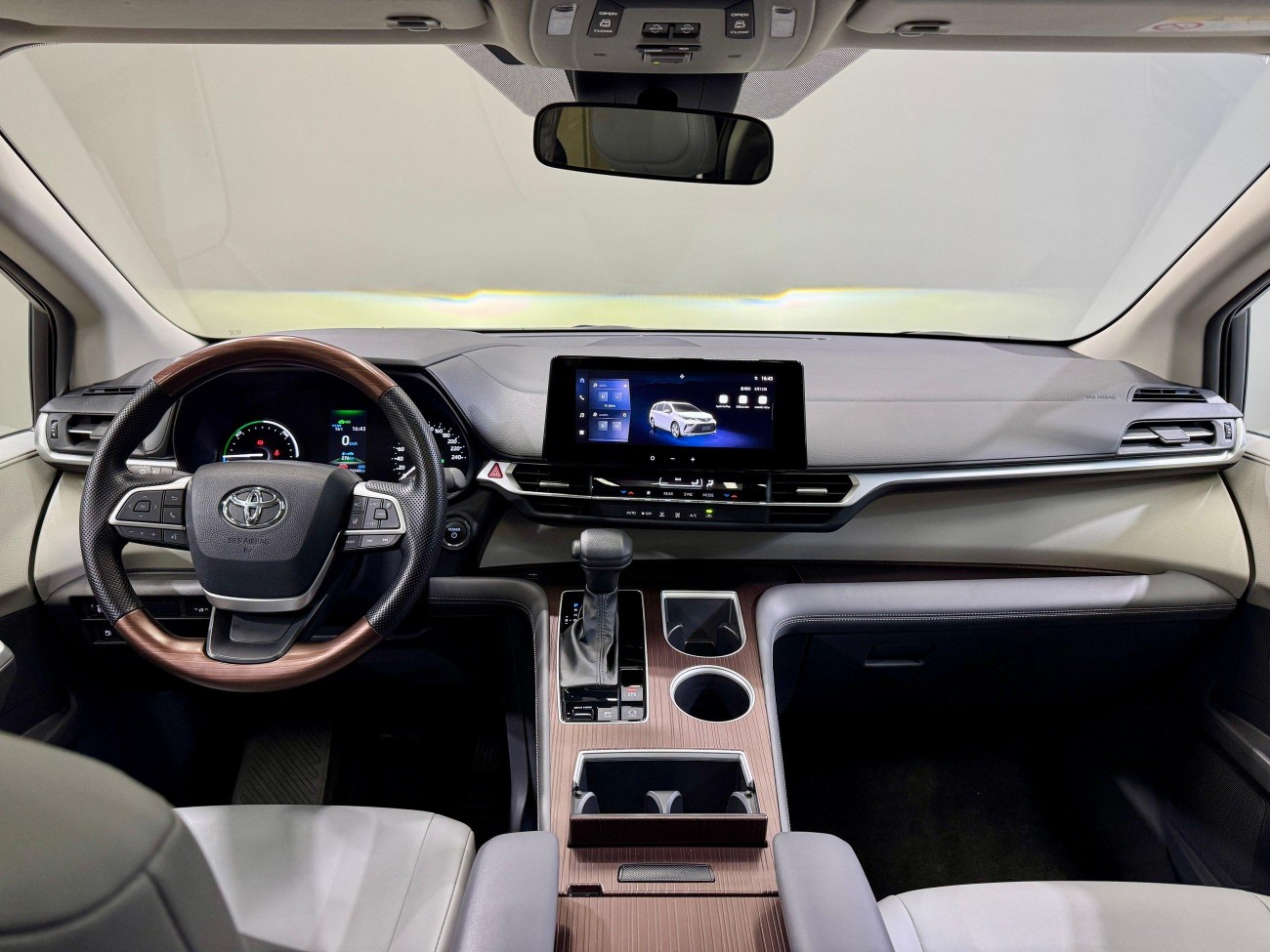 Toyota Granvia 2024