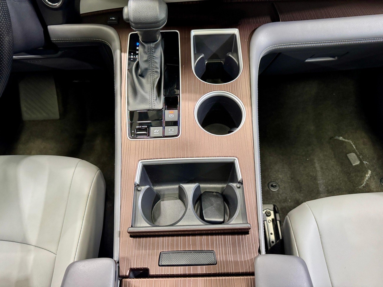 Toyota Granvia 2024