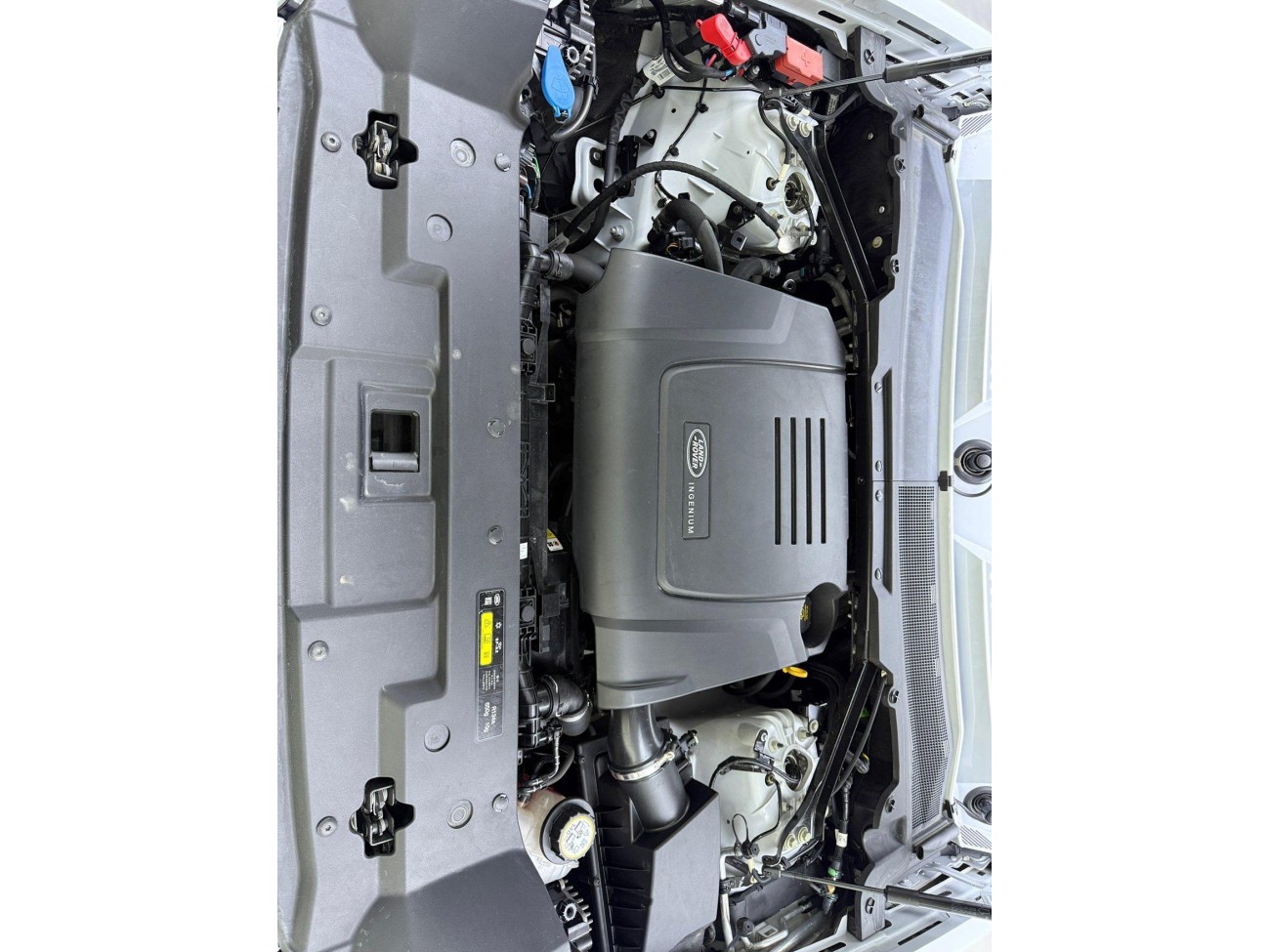 Land Rover Defender 2023