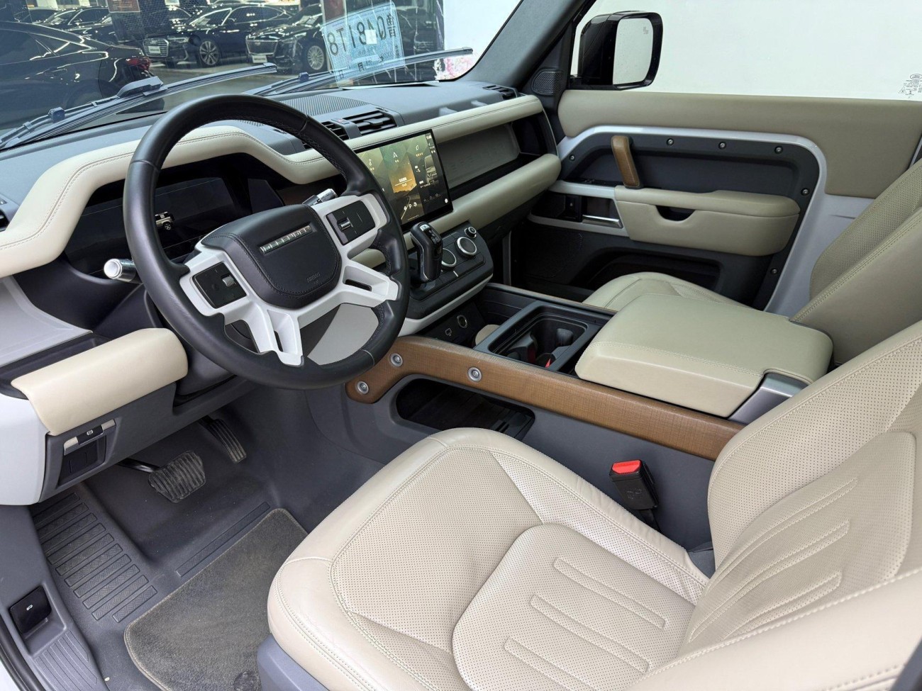 Land Rover Defender 2023