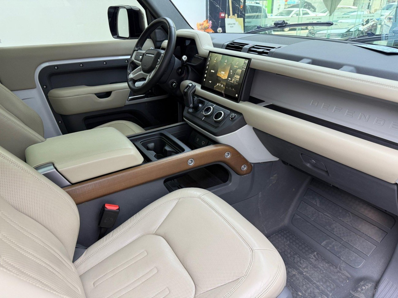 Land Rover Defender 2023