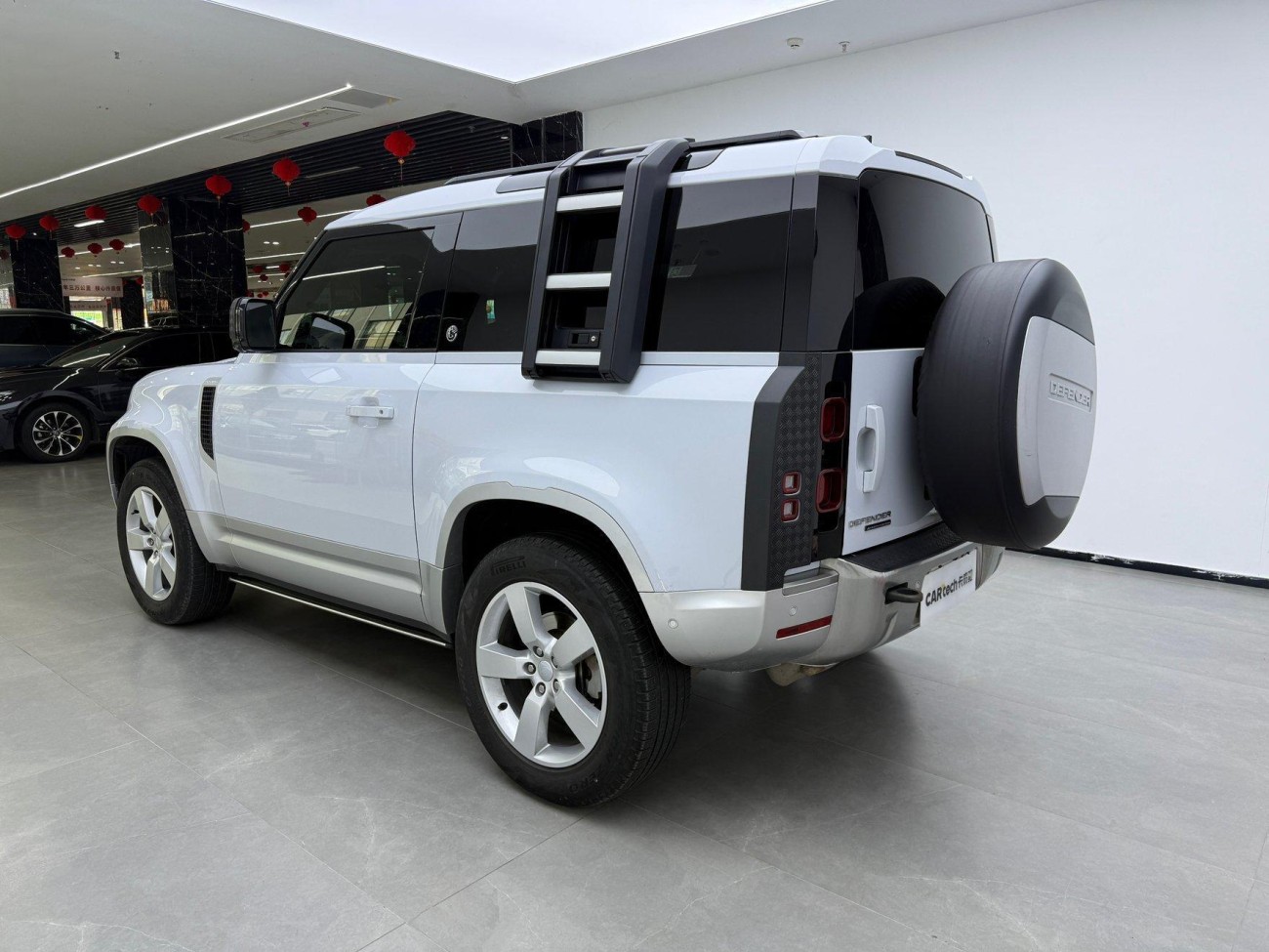 Land Rover Defender 2023
