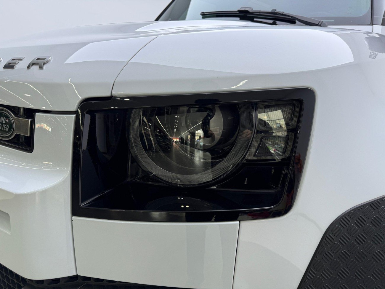 Land Rover Defender 2023