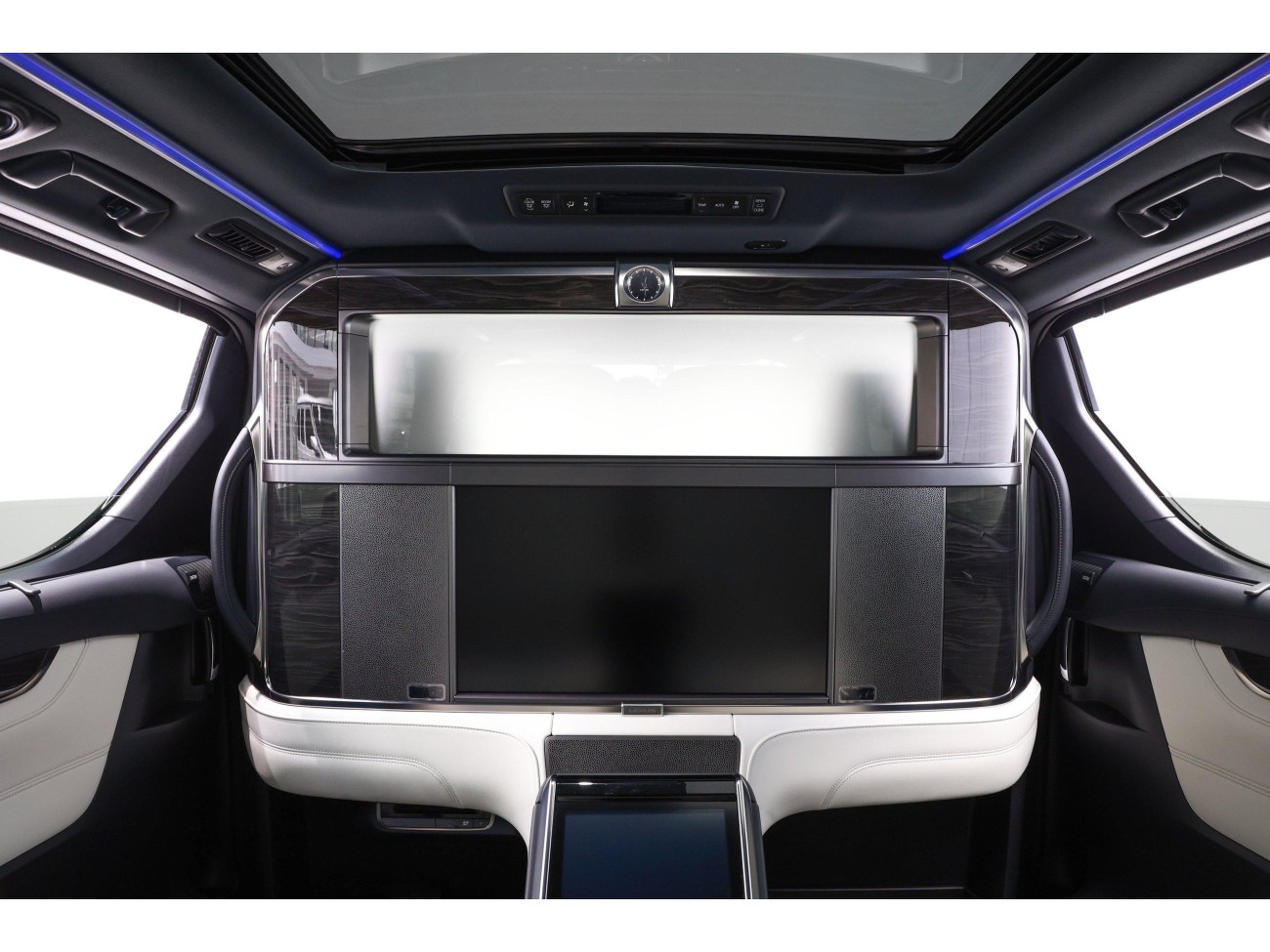 Lexus LM 300h 2022