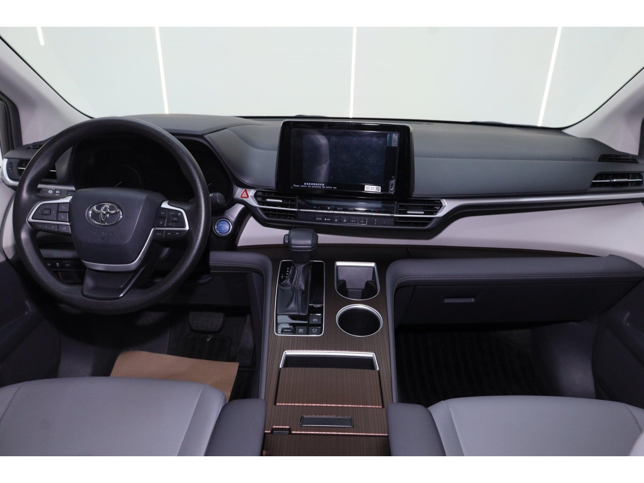 Toyota Granvia 2024