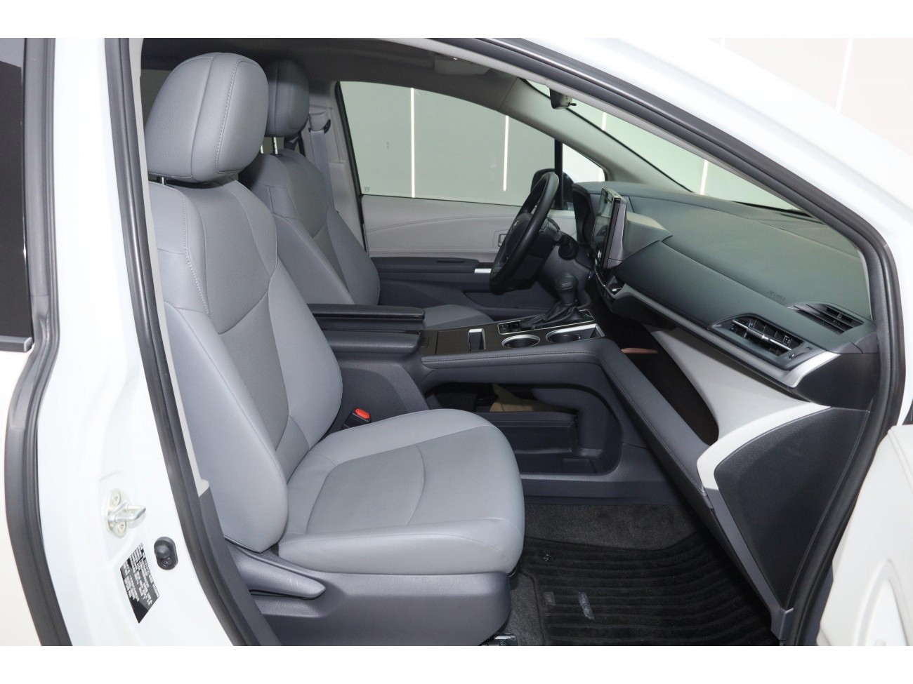 Toyota Granvia 2024