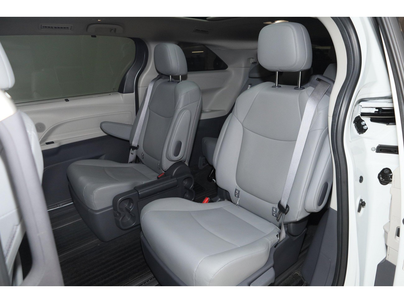 Toyota Granvia 2024