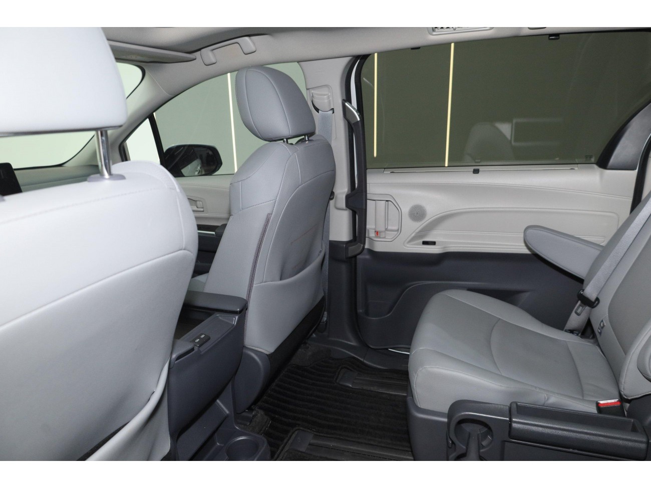 Toyota Granvia 2024