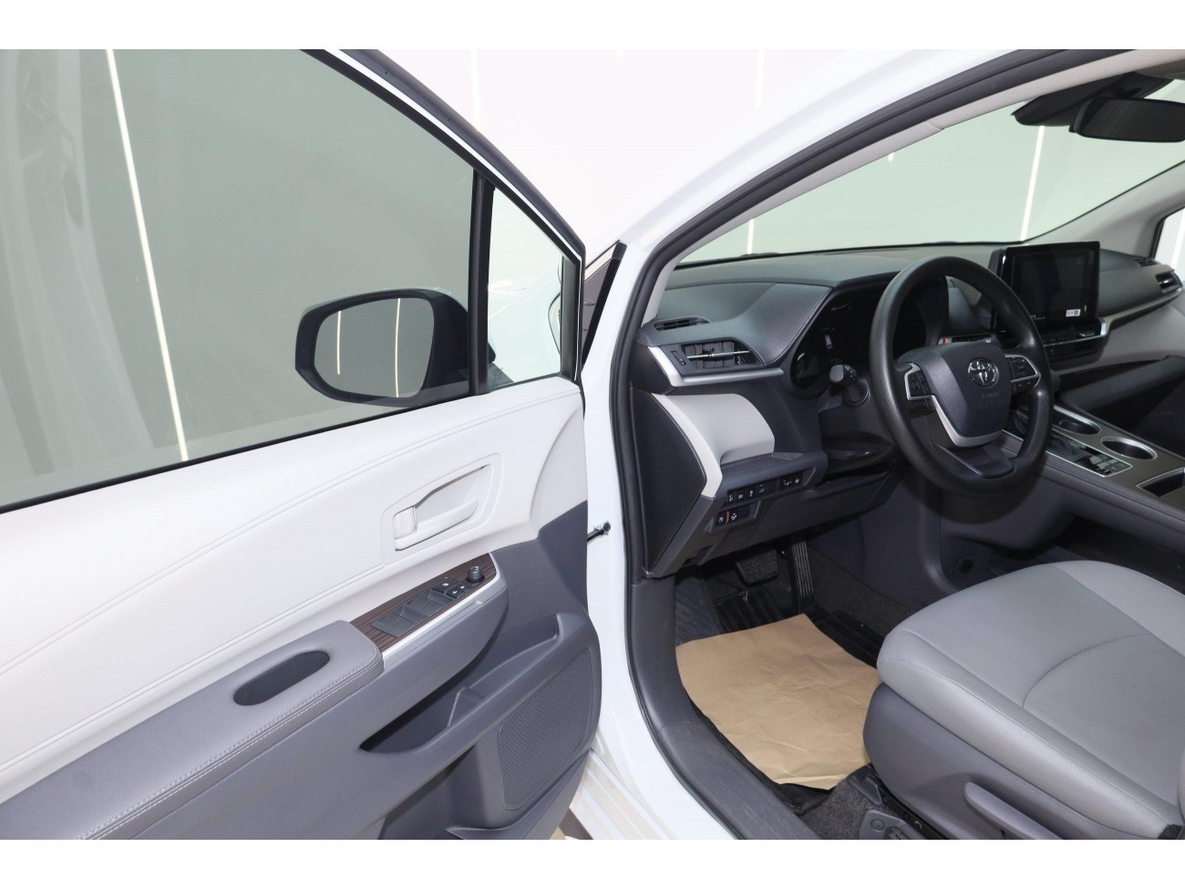 Toyota Granvia 2024