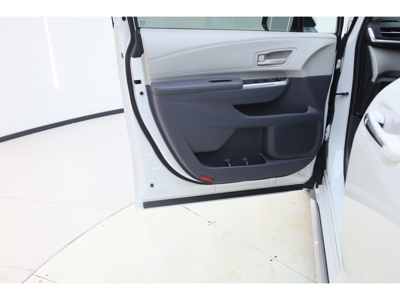 Toyota Granvia 2024