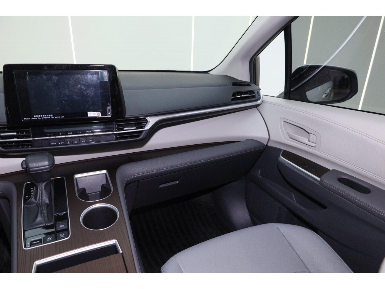 Toyota Granvia 2024