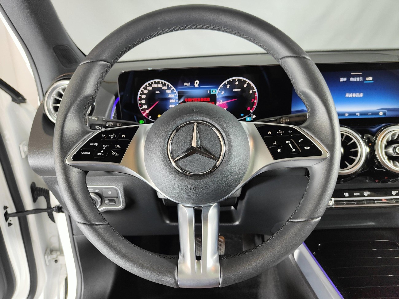 Mercedes-Benz GLB 2024