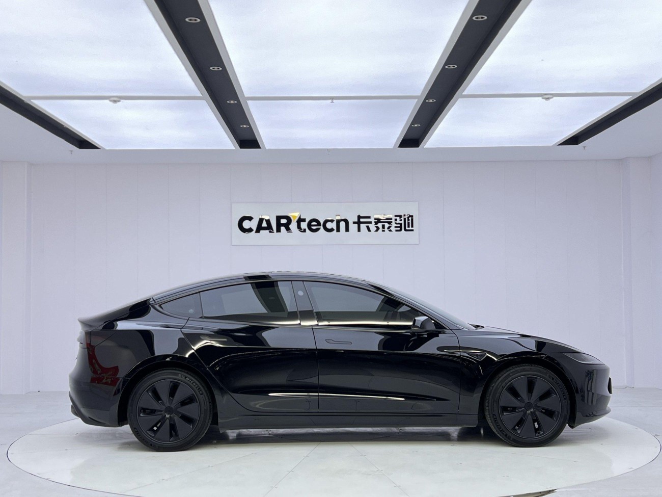 Tesla Model 3 2024
