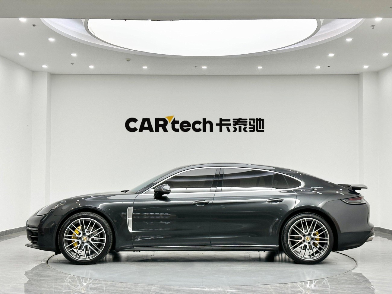Porsche Panamera 2023