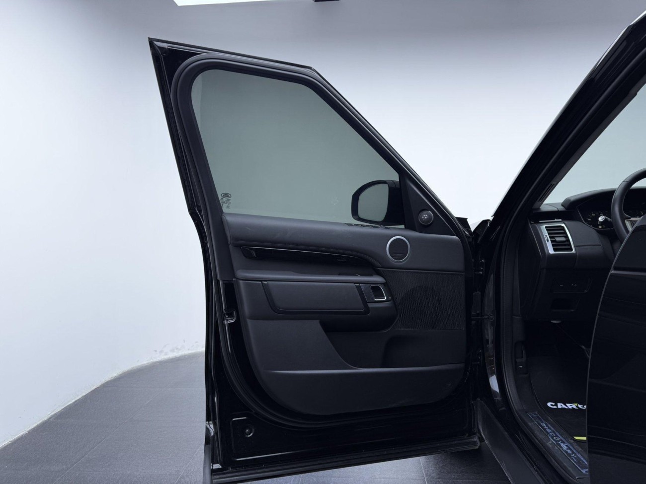 Land Rover Discovery 2024