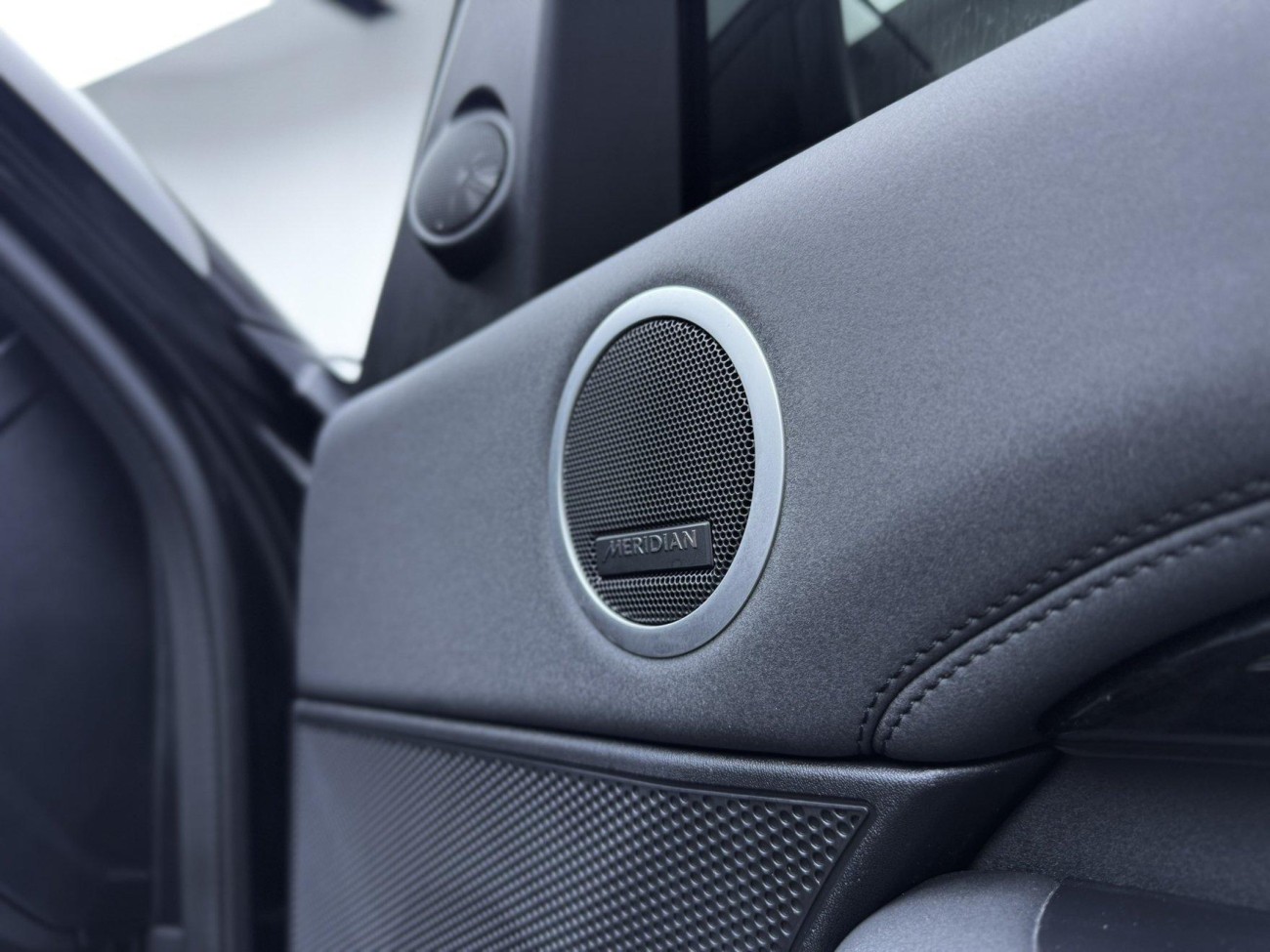 Land Rover Discovery 2024