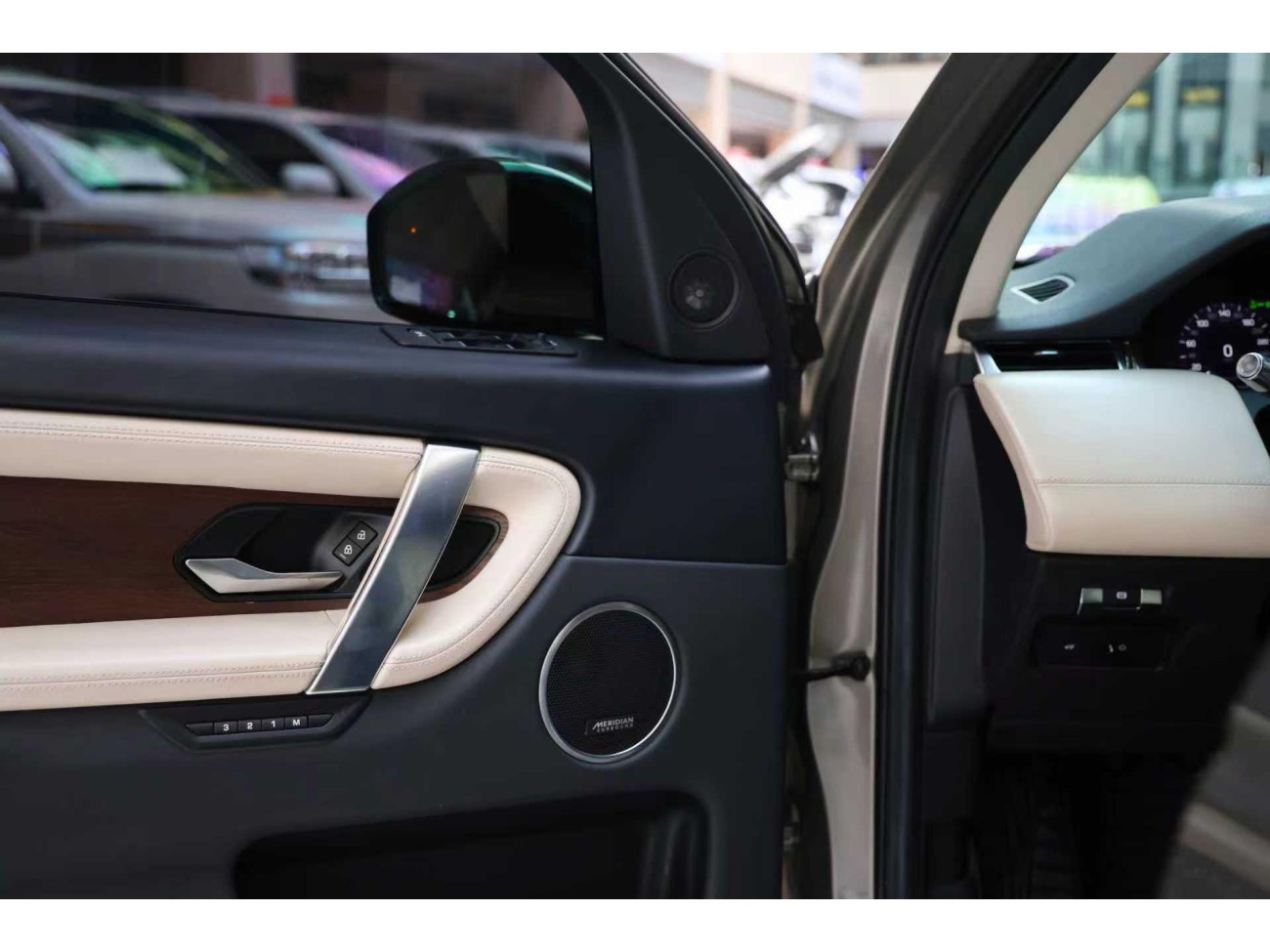 Land Rover Discovery Sport 2021