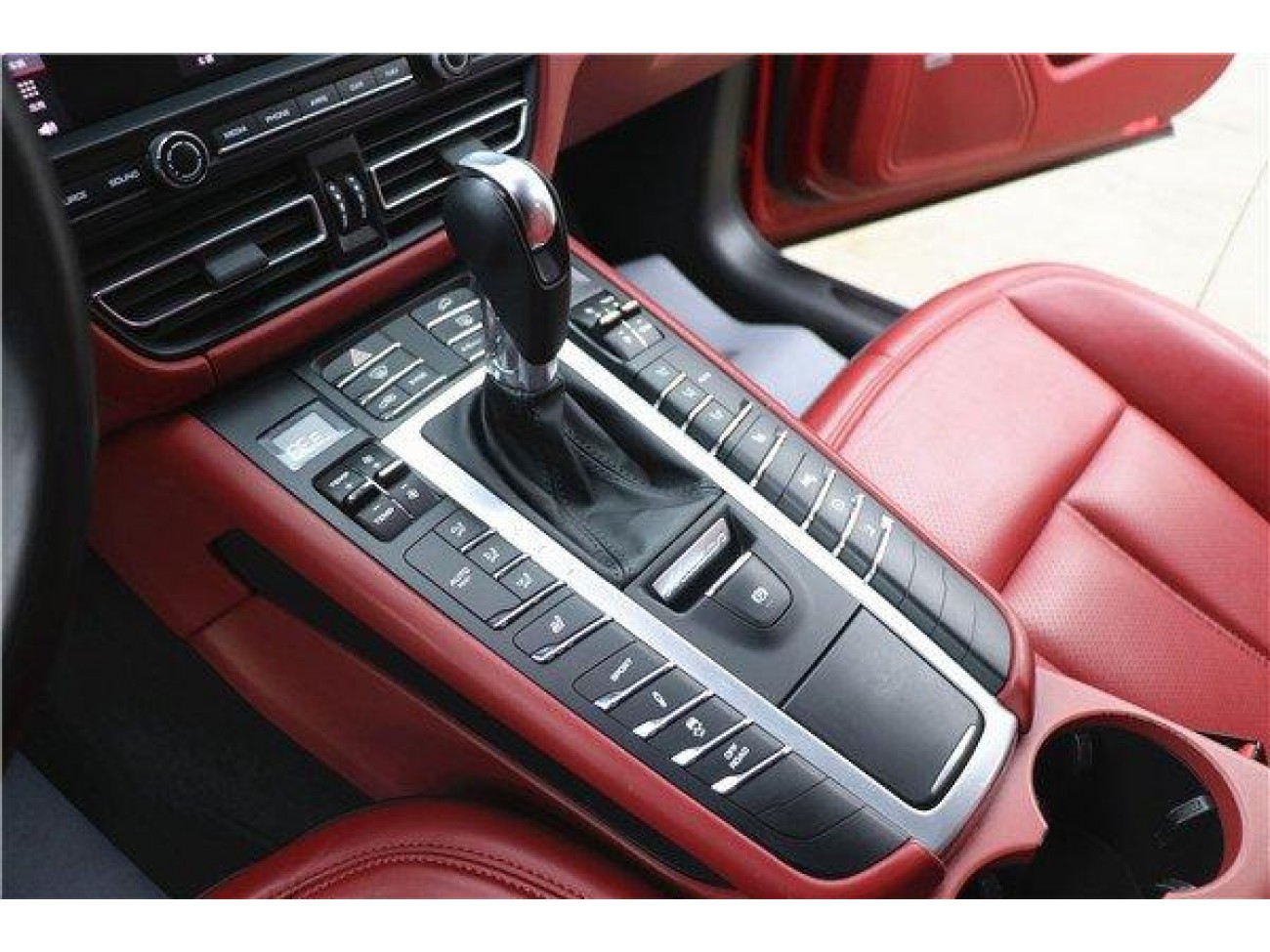 Porsche Macan 2021