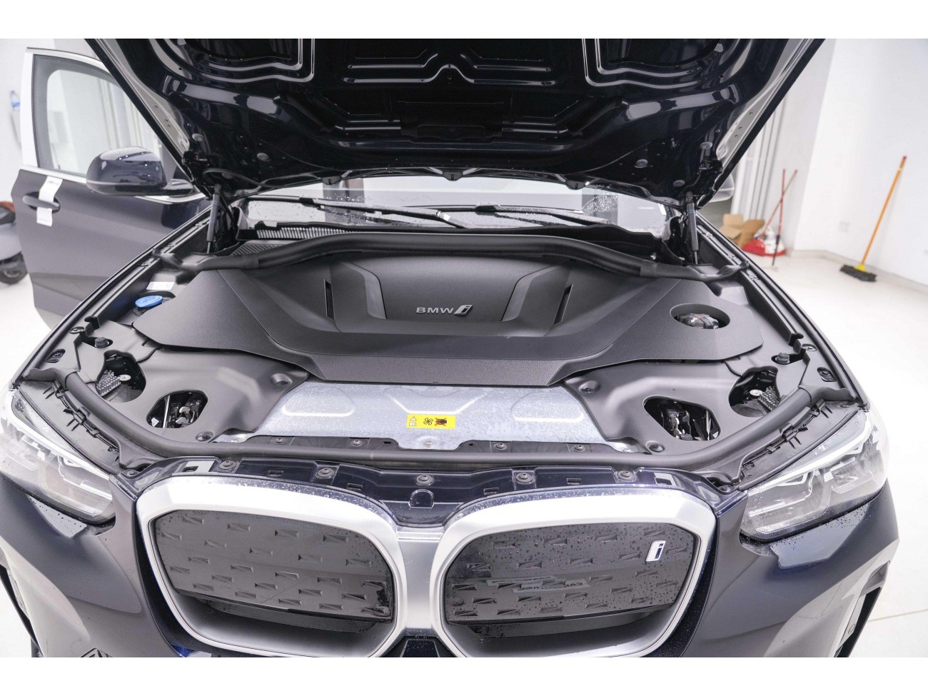 BMW iX3 2024