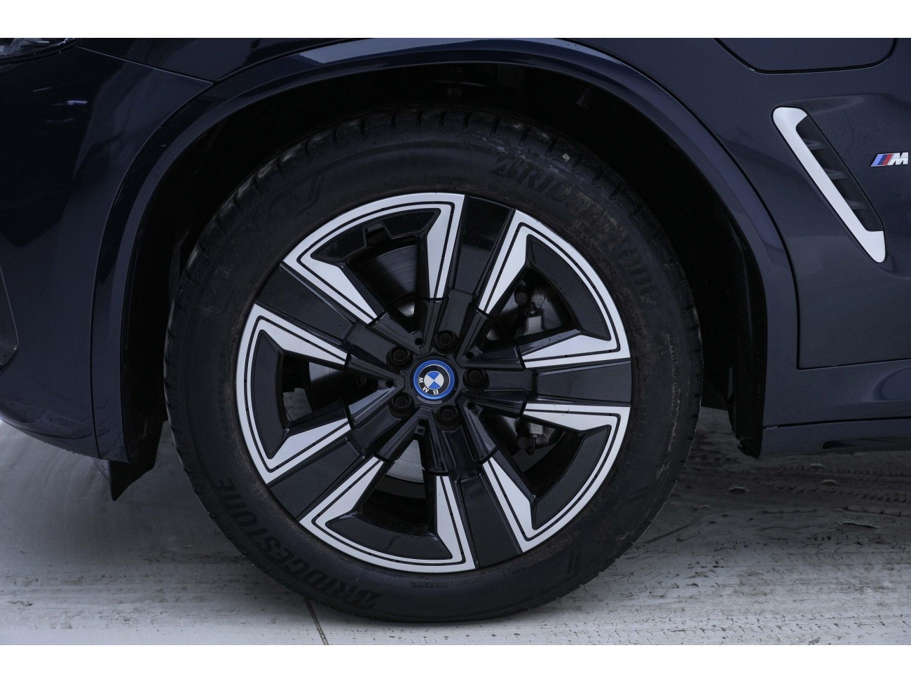 BMW iX3 2024