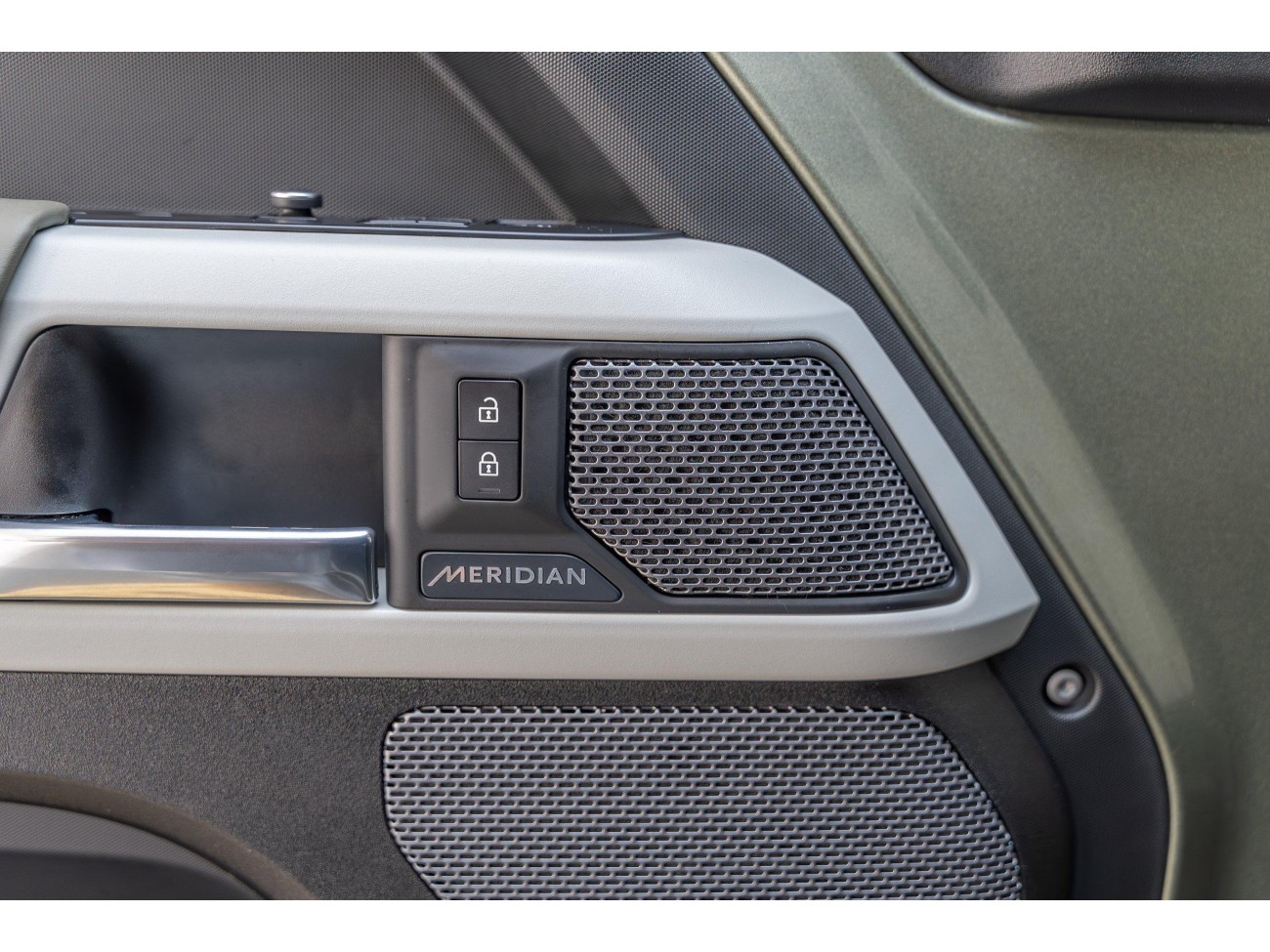 Land Rover Defender 2020